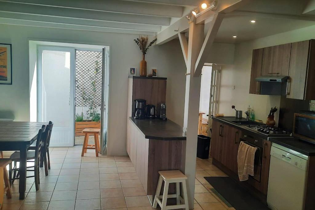 Maison De Pecheur Renovee Avec Cour Proche Du Port Ле-Сабль-д’Олон Экстерьер фото
